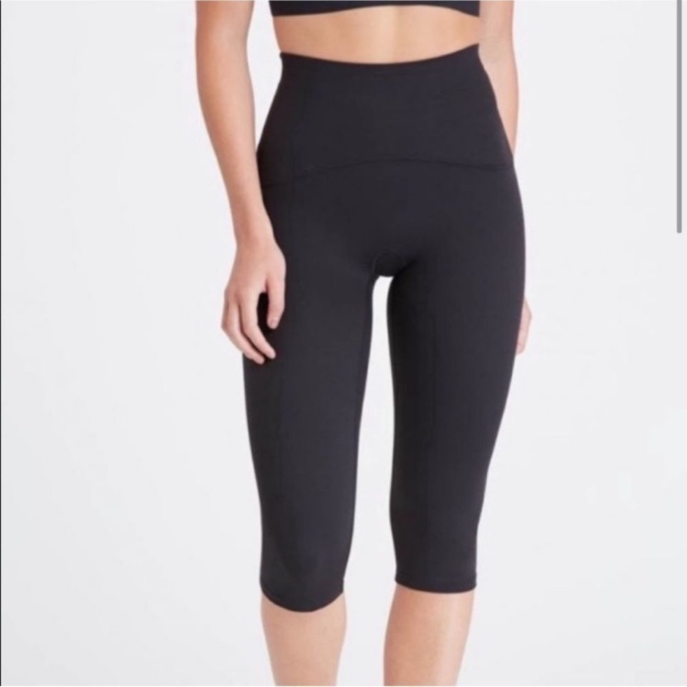EUC - Spanx Booty Boost Cropped Leggings - Size XL